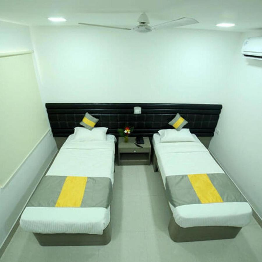 La Riviera Suites Madhapur Hyderabad Exterior photo