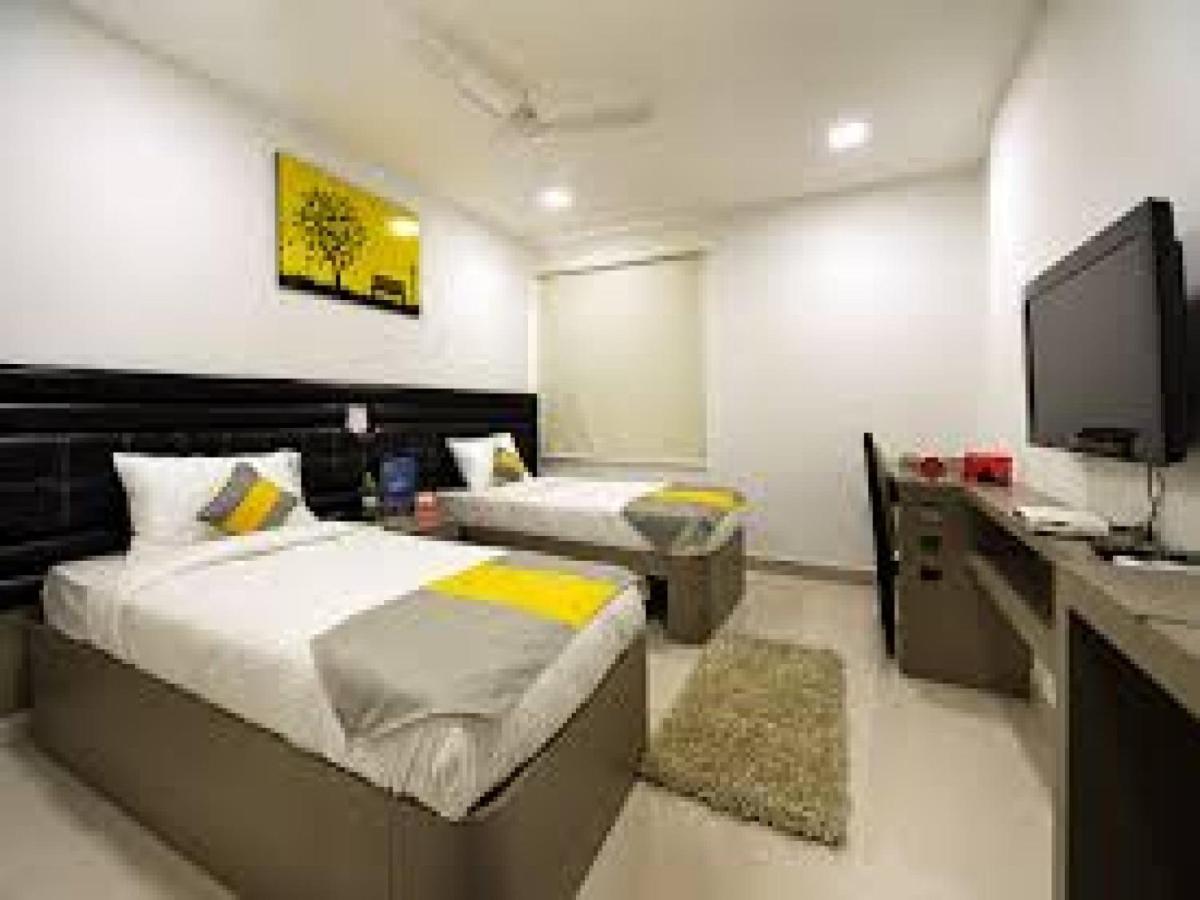 La Riviera Suites Madhapur Hyderabad Exterior photo